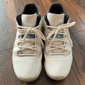 Jordan 11 Low Legend Blue White Size US Men’s 10 AV2187-117 Preowned *No Box
